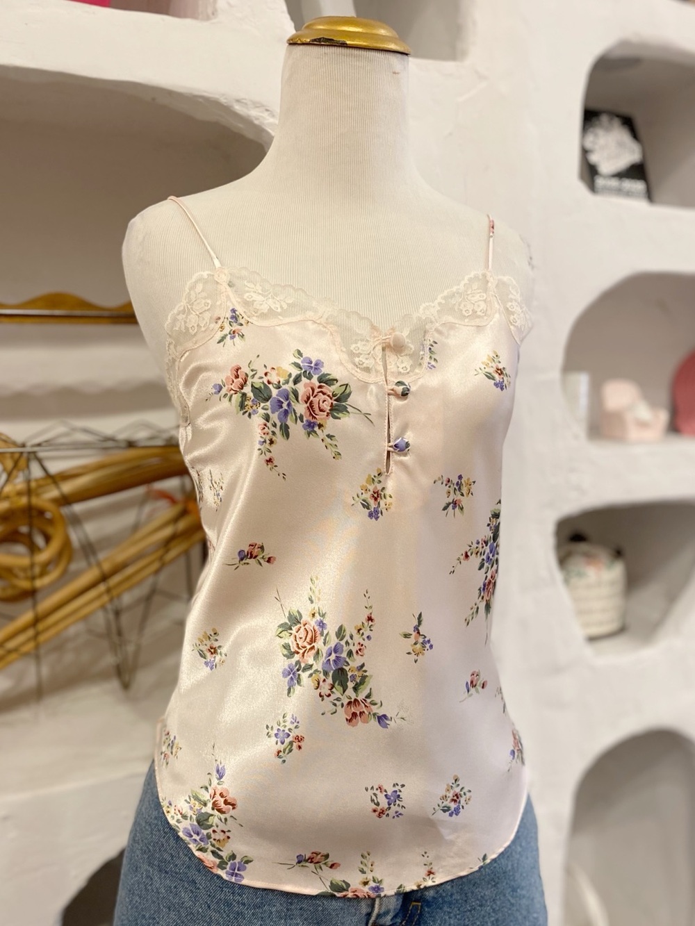 90s Vintage Romantic Light Pink Floral Satin Cami with Buttons & Lace Detail